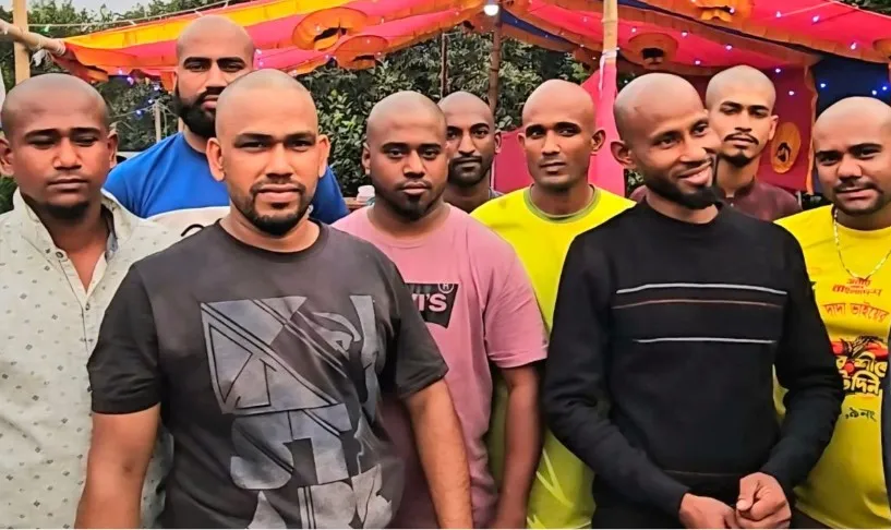 বন্ধুত্বের টানে একসঙ্গে ন্যাড়া হলেন ১০ যুবক